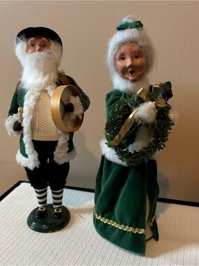 2006 Byers Choice Irish St. Patrick's Day Mr. and Mrs. Santa Claus Carolers